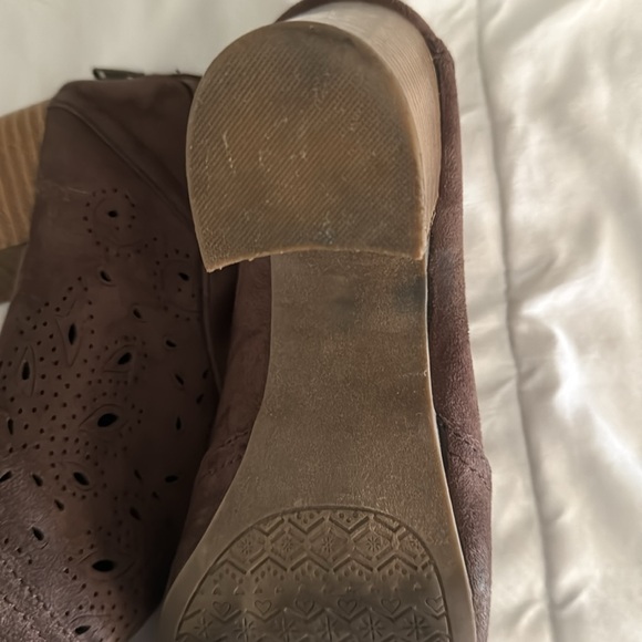 Ladies 9 med short ankle shoe w heel - Picture 6 of 6